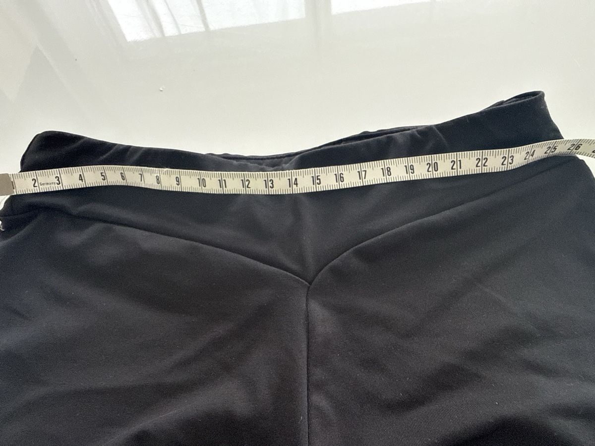 Scarpe, pantaloni & magliette da ginnastica: Gymnastic Hose kurz schwarz 134 – Nuovo (secondo la descrizione) da Freidorf TG venduto da nad_fxh7 2