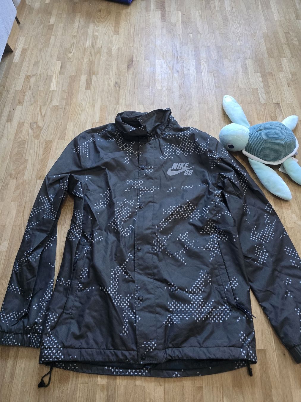 Nike Jacken: Veste Nike SB, taille M, comme neuve! Style unique. – Gebraucht aus Mont-sur-Lausanne von Didinho