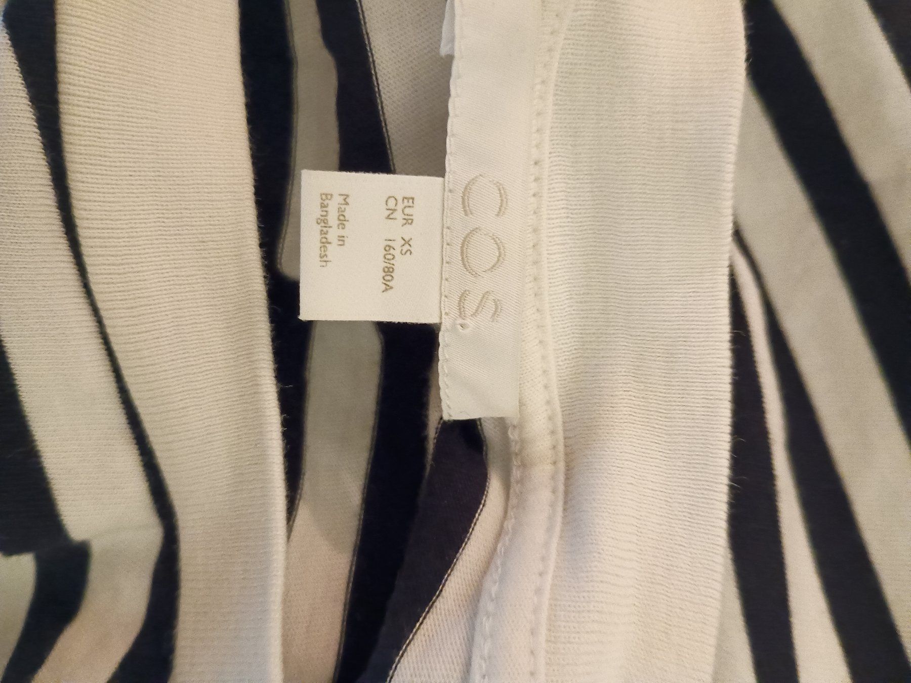 Cos T-shirt: Gestreiftes T-Shirt von Cos – Usato da Zürich venduto da Melianea 2