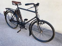 Sehr originales Militärvelo von 1944 mit Werkzeug und Pumpe