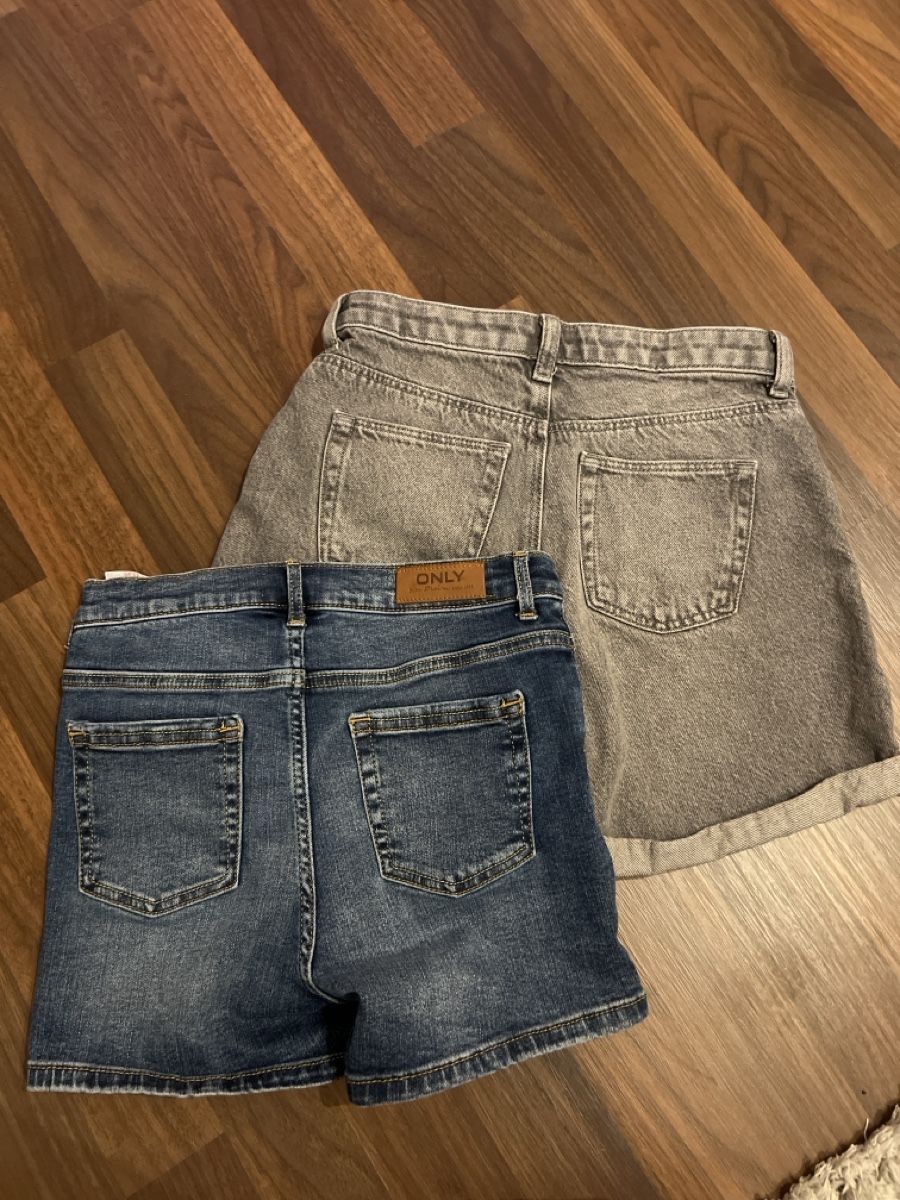 Pantaloni: Kurze Hosen 146/152 – Usato da Ruggell venduto da Matrix026 1