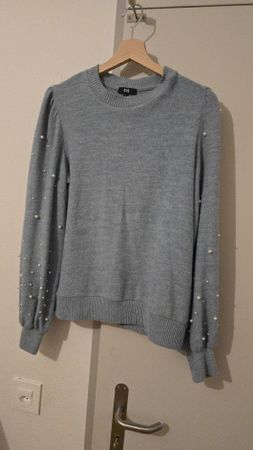 Pull C&A gris avec perles sur les manches bon état