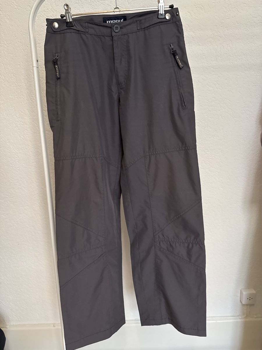 Pantaloni: Pantalon de marche gris anthracite Mogul, t.27 – Usato da Tavannes venduto da Thriftshop