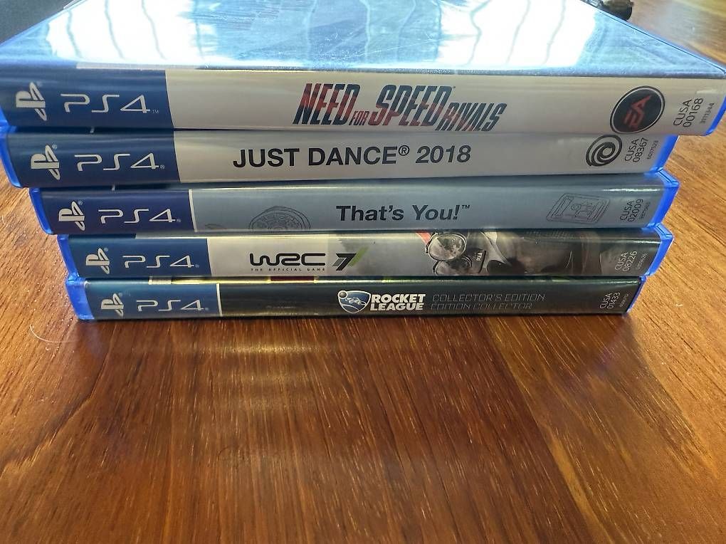 Sony Console: Playstation 4 con accessori – Usato da Tesserete venduto da pia_pwj7 2
