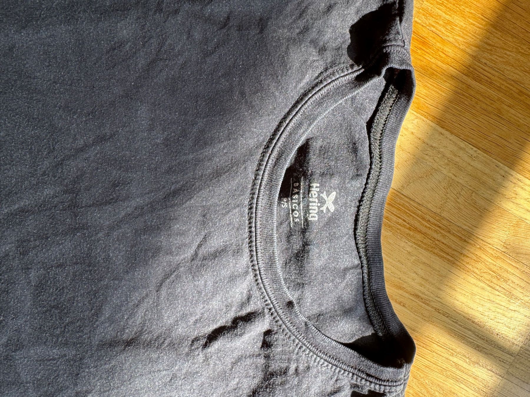 T-Shirts: Simple black t shirt – Gebraucht aus Fribourg von mariedw 1