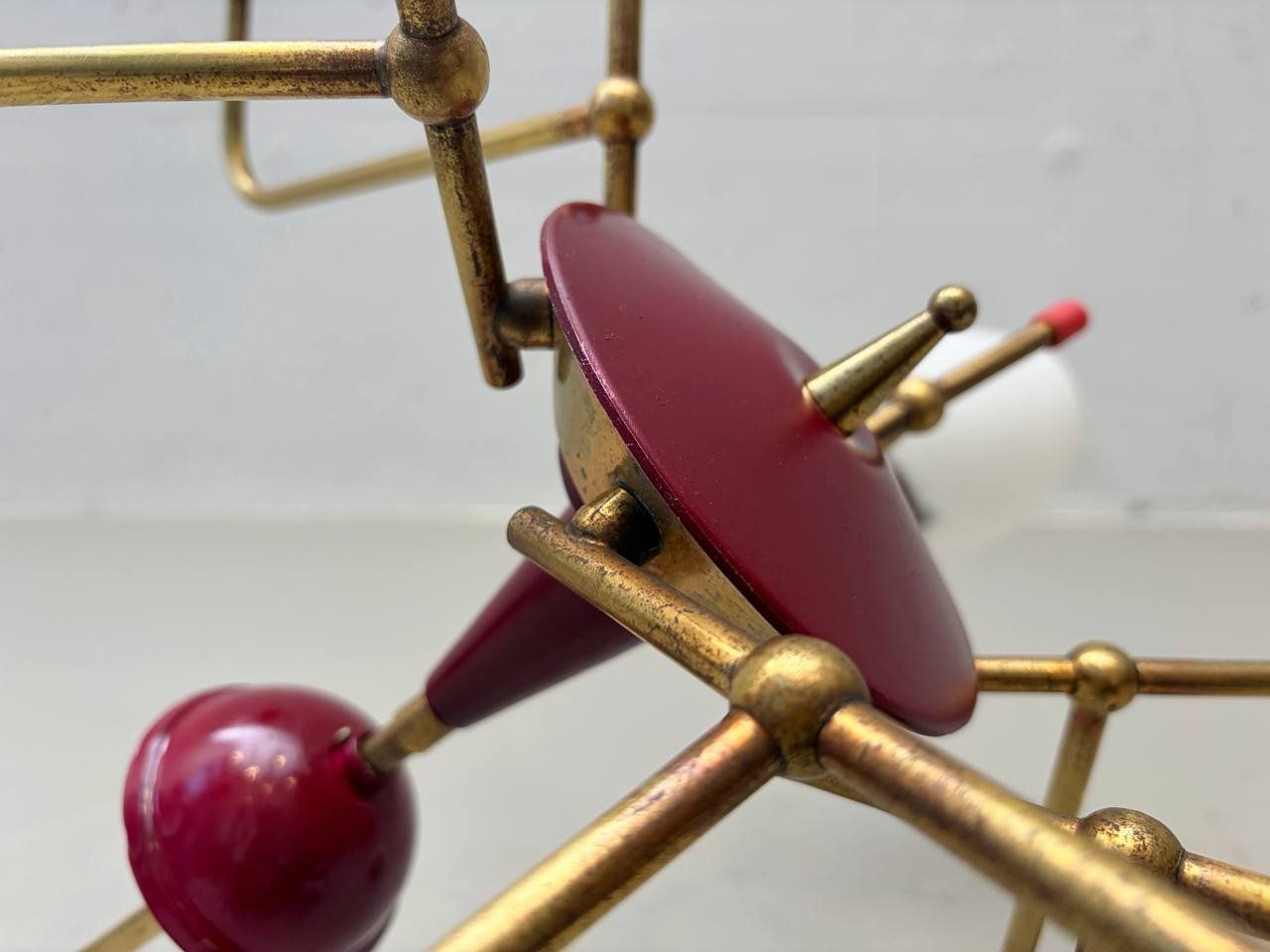 Lampadari & plafoniere: Sputnik Deckenleuchte mit Messinggestell und Opalglas, 50er – Usato da Zürich venduto da LeMoege 3