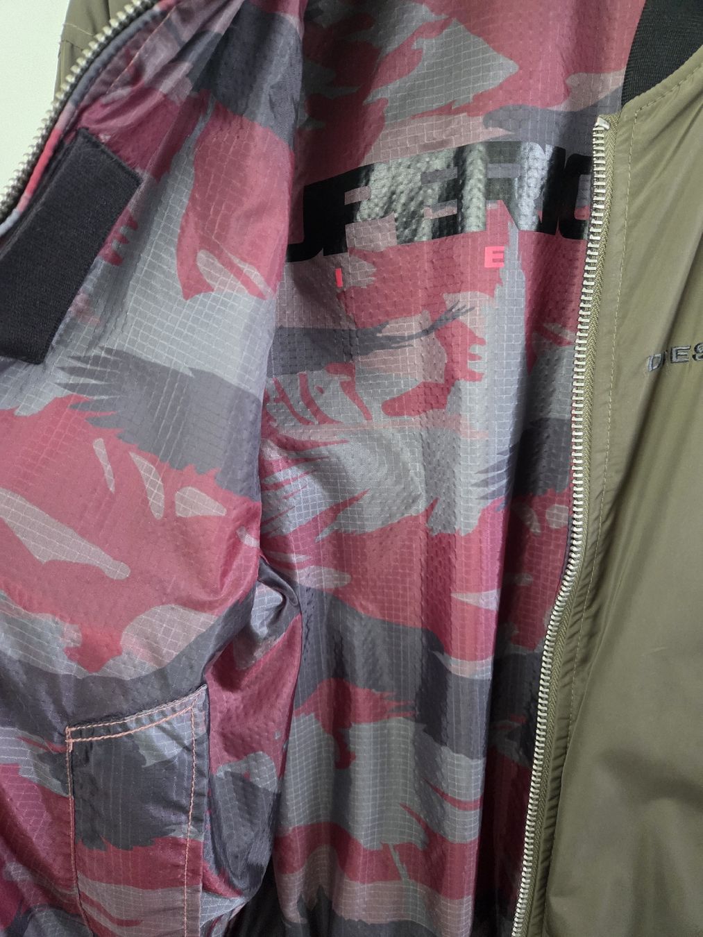 Diesel Jacken: Herren Bomberjacke Grösse M Diesel 2-seitig – Gebraucht aus Zürich von yubr 2