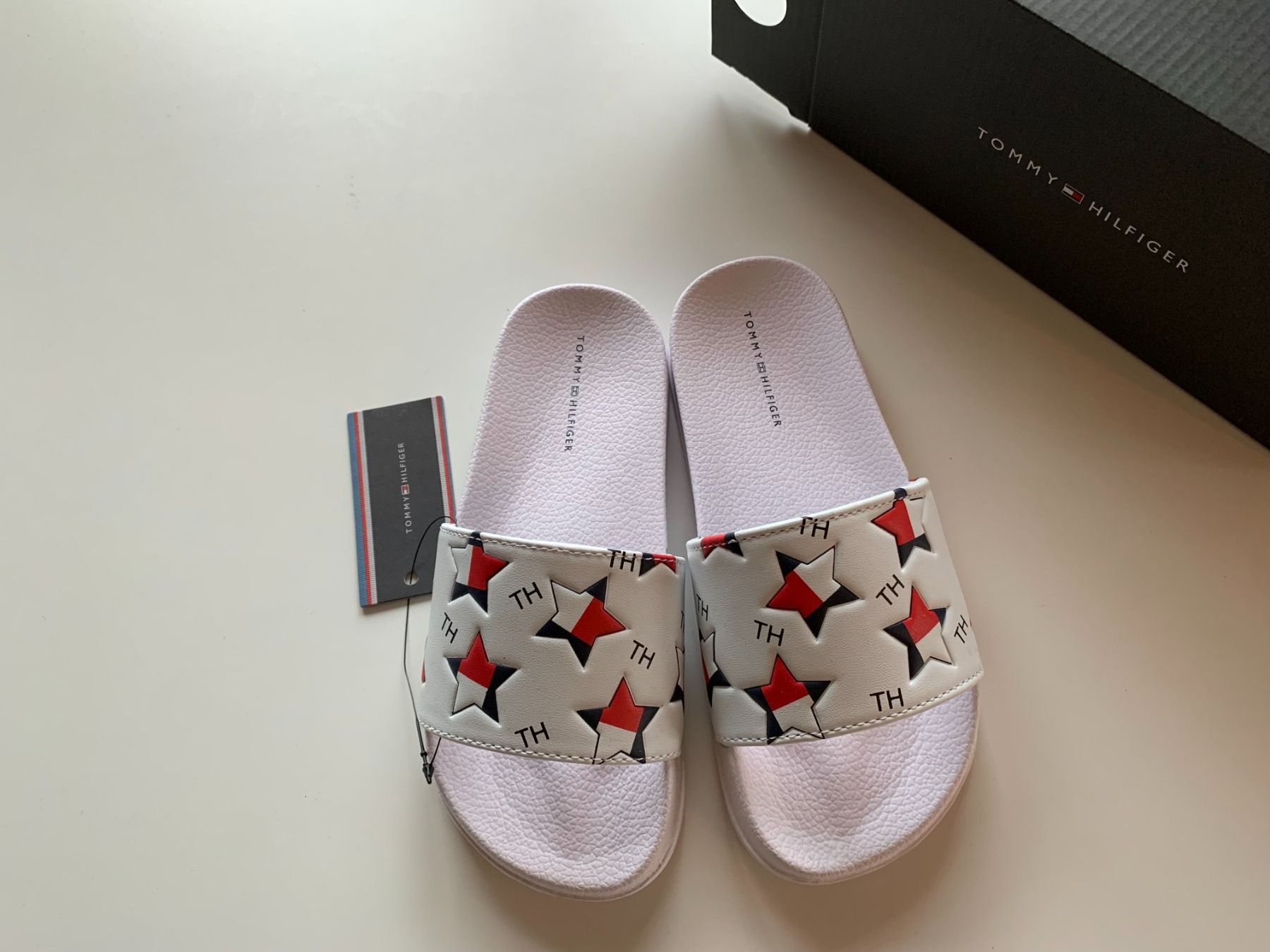 Tommy Hilfiger Scarpe da uomo: TOMMY HILFIGER Pantoletten, Gr. 34, NEU – Nuovo e nell'imballaggio originale da Worb venduto da farben20zauber