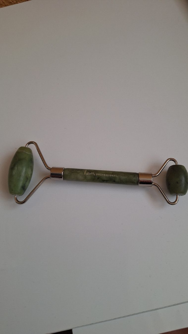 Yves Rocher Cura del viso: Luxurious Jade Crystal Roller – Nuovo (secondo la descrizione) da Dintikon venduto da lec_89sx