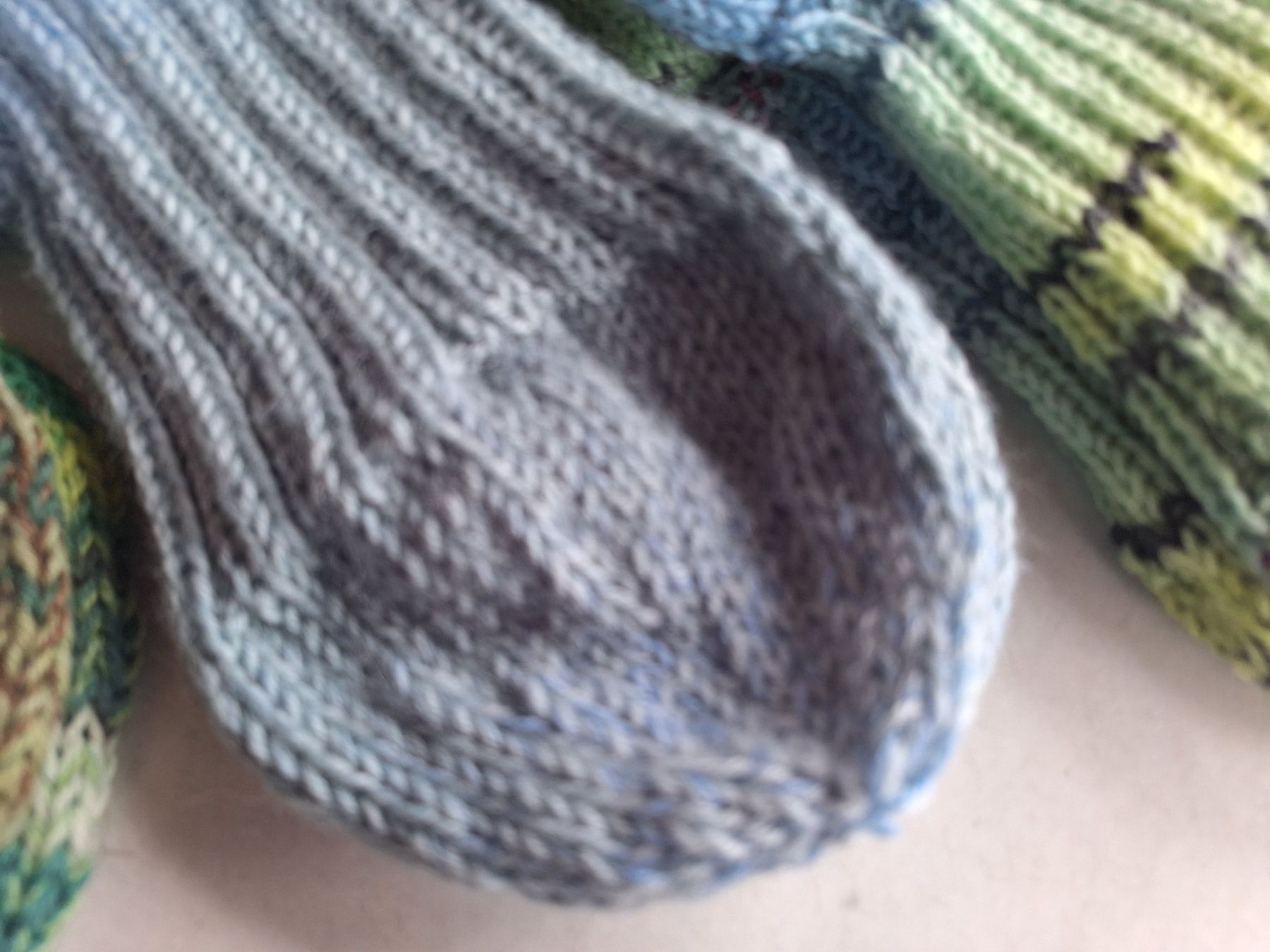 Calze: 4 PAAR SOCKEN HANDGESTRICKT GR 38 – Nuovo (secondo la descrizione) da Huttwil venduto da Kunterbuntli 3