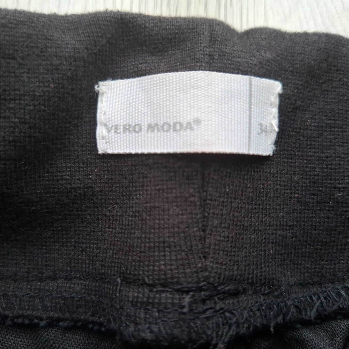 Vero Moda Pantaloni: Schwarze Culottes, Leinen, Gr. 34 – Usato da Emmen venduto da Tigerlady 3
