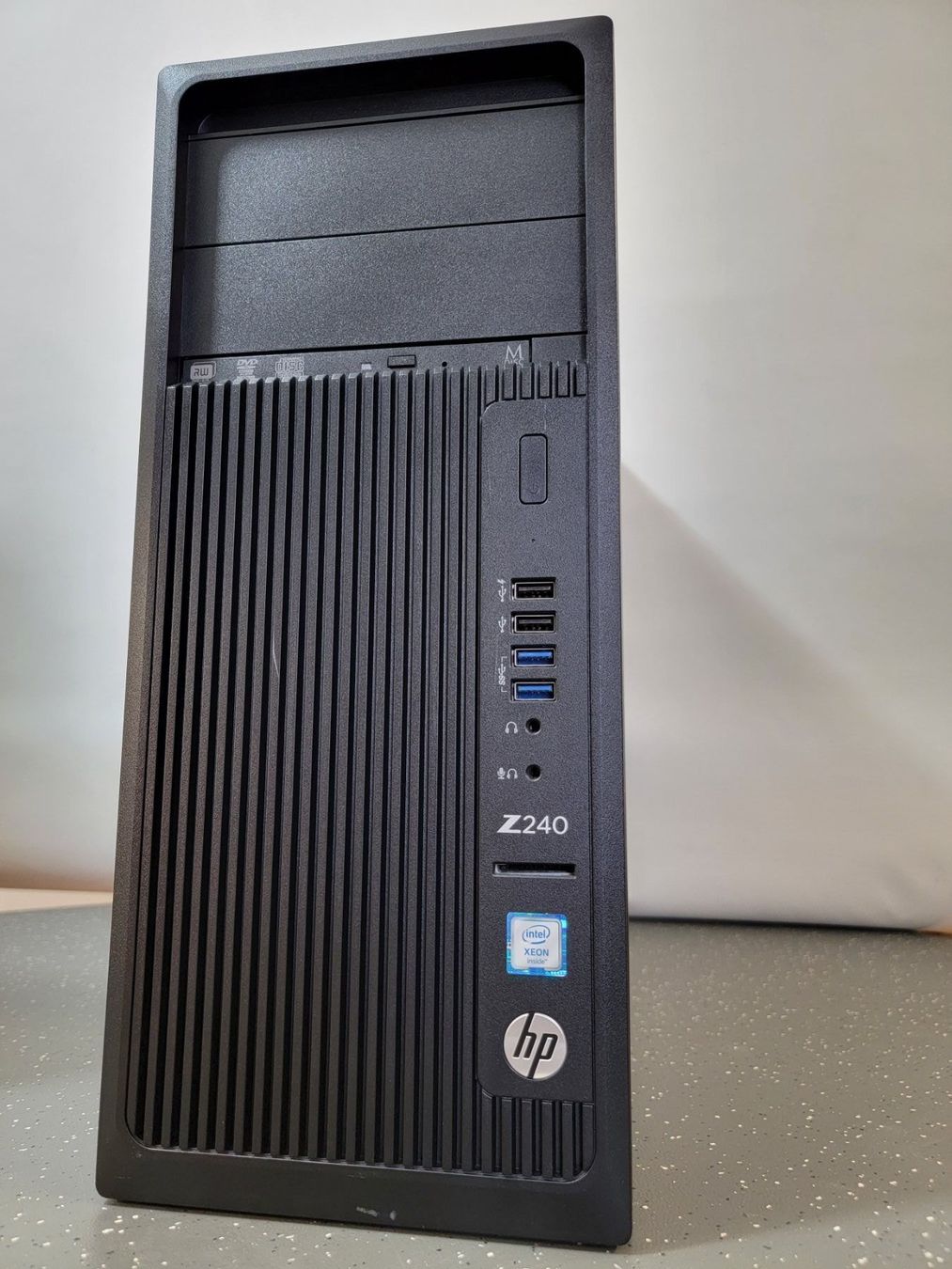 Hewlett Packard PCs: WORKSTATION HP Z240, Intel Xeon E3-1240 v5, Nvidia Quadro K2 – Gebraucht aus Schaffhausen von P3ntiumii