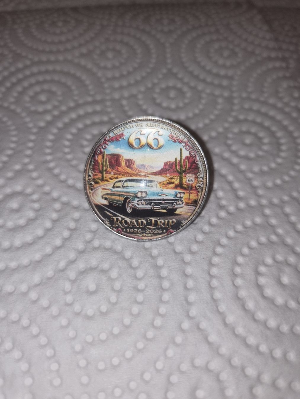 Placchette & Badge: Pin's commémoratif 100 ans route 66 USA – Nuovo (secondo la descrizione) da Senèdes venduto da hen_fw8b