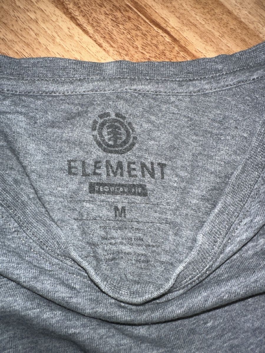 Element T-shirt: Element T-Shirt Grau, Grösse M einf. Brustweite 50 cm – Usato da St. Gallen venduto da mai_2lcj 1