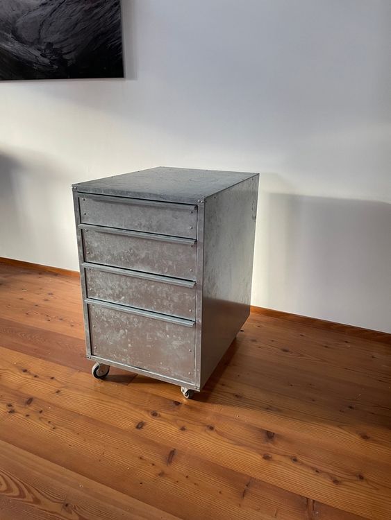 Industrie-Look: Vintage Metall-Kommode mit 4 Schubladen (Gebraucht) in ...