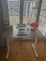 Ikea Schreibtisch / manuell höhenverstellbar 120x70