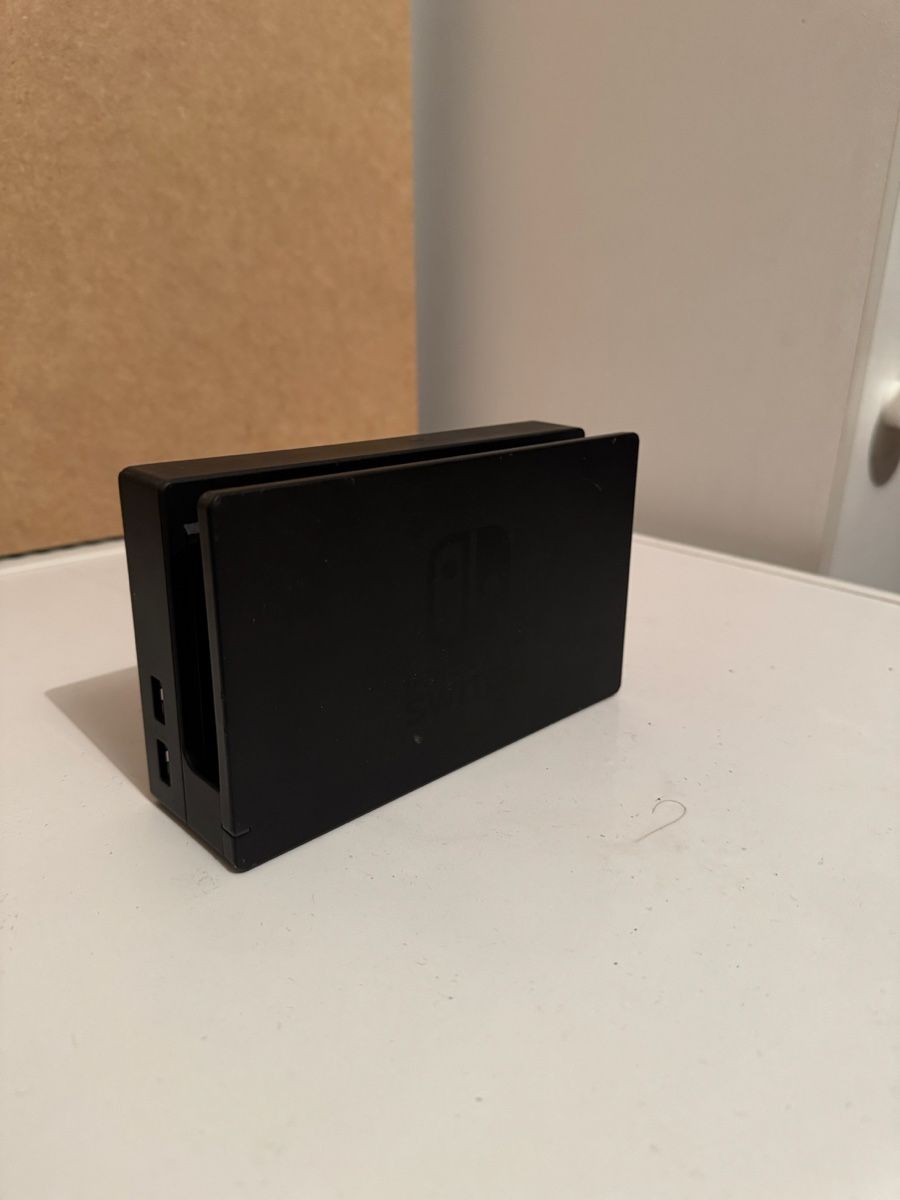 Nintendo Console: Station d'accueil Nintendo Switch noir – Usato da Bulle venduto da rmv_qsw7