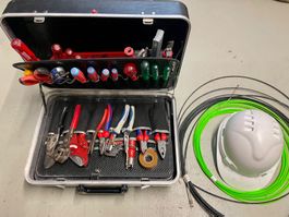 Elektriker Werkzeugkoffer bestückt mit Messgerät von Fluke
