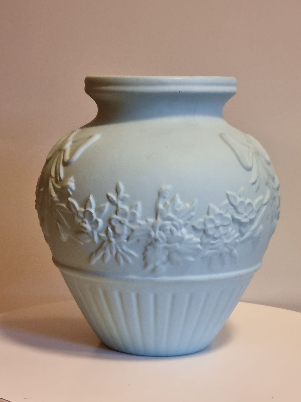Vasi & Recipienti: Vintage Vase Relief Blüten hellblau 20cm – Usato da Scharnachtal venduto da devin03 3