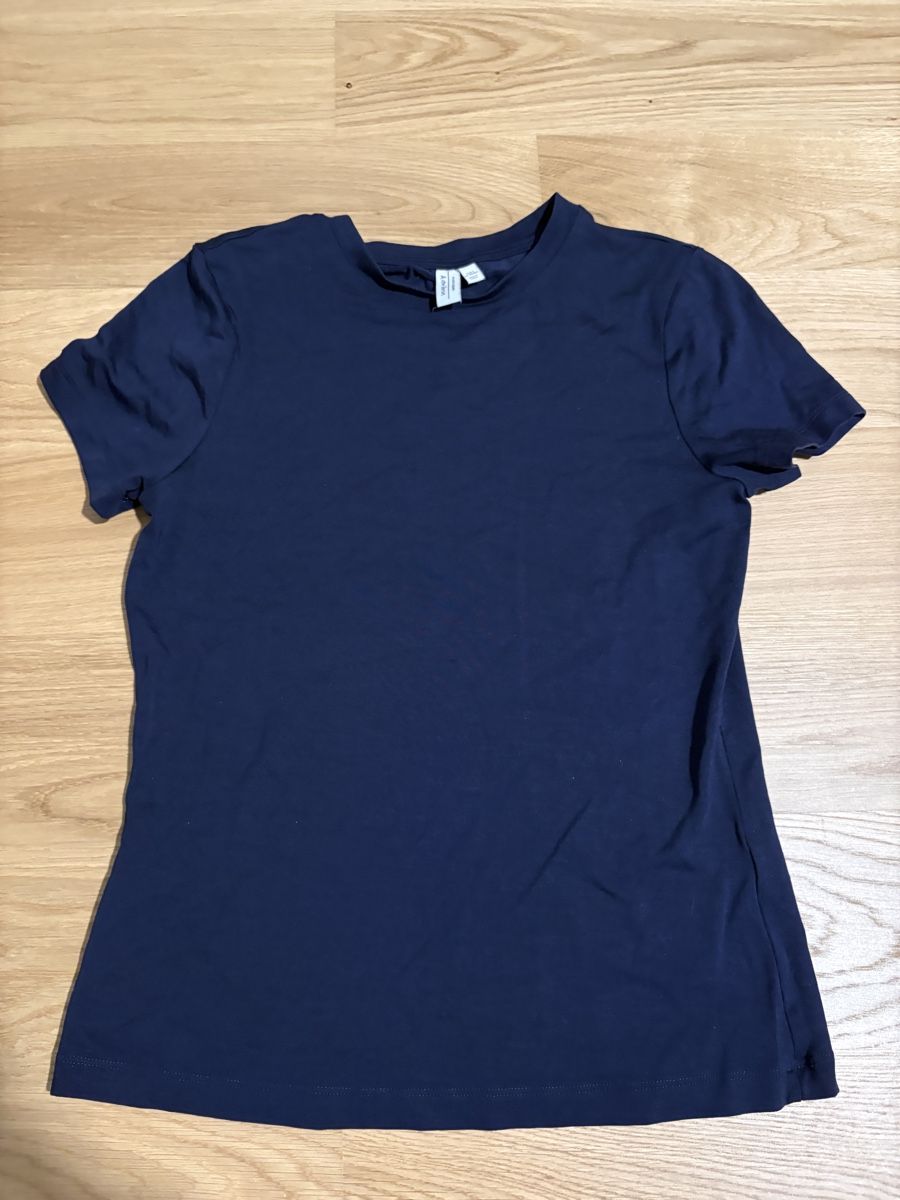 Other Stories T-shirt: & other Stories navy shirt S – Usato da Rolle venduto da gos_2xy5