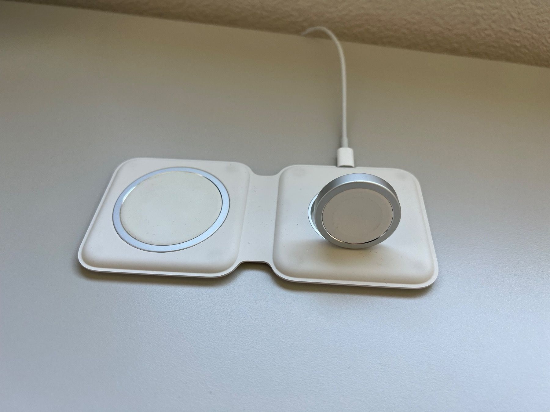 Apple Ladegeräte: Apple MagSafe Duo Charger – Gebraucht aus Basel von  2