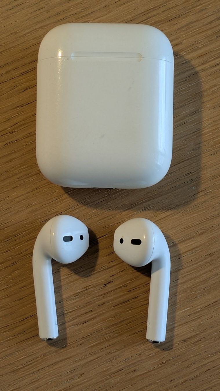 Apple Kopfhörer: Apple Airpods 1. Generation in Box mit Stromkabel – Gebraucht aus Zug von OlgaReutova 6