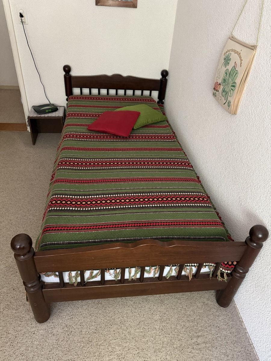Lits: Einzelbett aus massivem Holz – D'occasion à Auenstein par PM-Krigaa