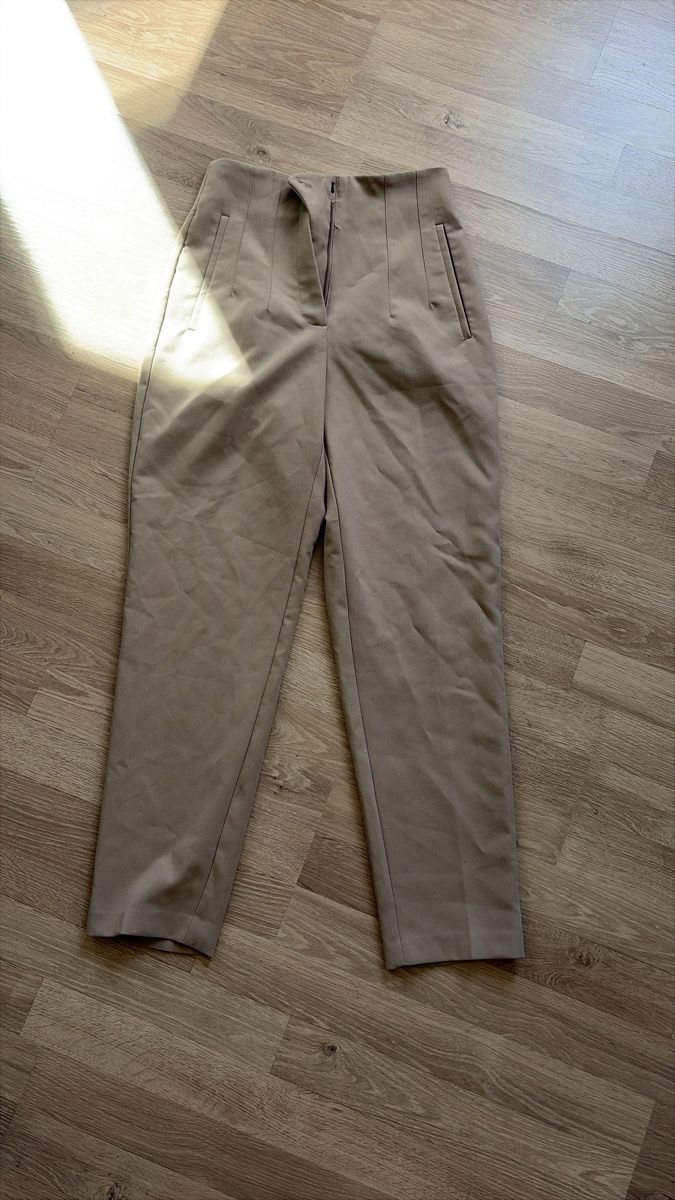 Zara Pantaloni: Zara Stoffhose – Usato da St. Gallenkappel venduto da sxabii.05