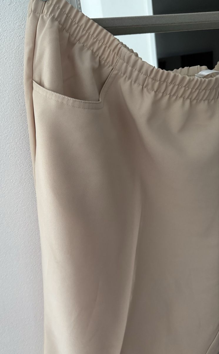 Pantaloni: Schlupfhose Grösse 54               3/4Länge – Usato da Pfeffikon LU venduto da pepino17 2