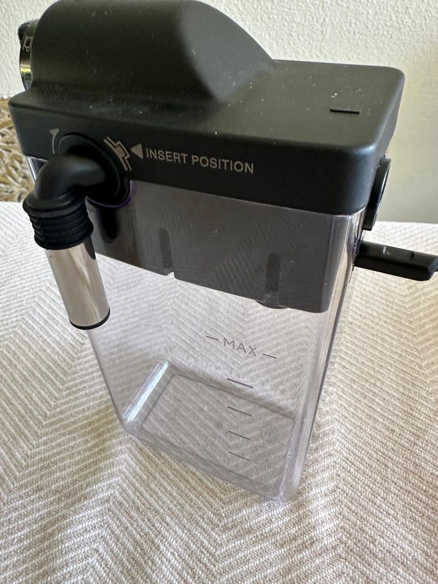 De'Longhi Küchengeräte: Delonghi Coffee Machine Milk Tank - Spare Part! – Gebraucht aus Zürich von mhm_6rhw 2