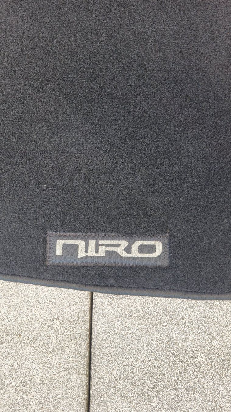 Kia Tappeti & Tappetini: Neue Fussmatten Kia Niro – Nuovo e nell'imballaggio originale da Rüti ZH venduto da Billy015 1