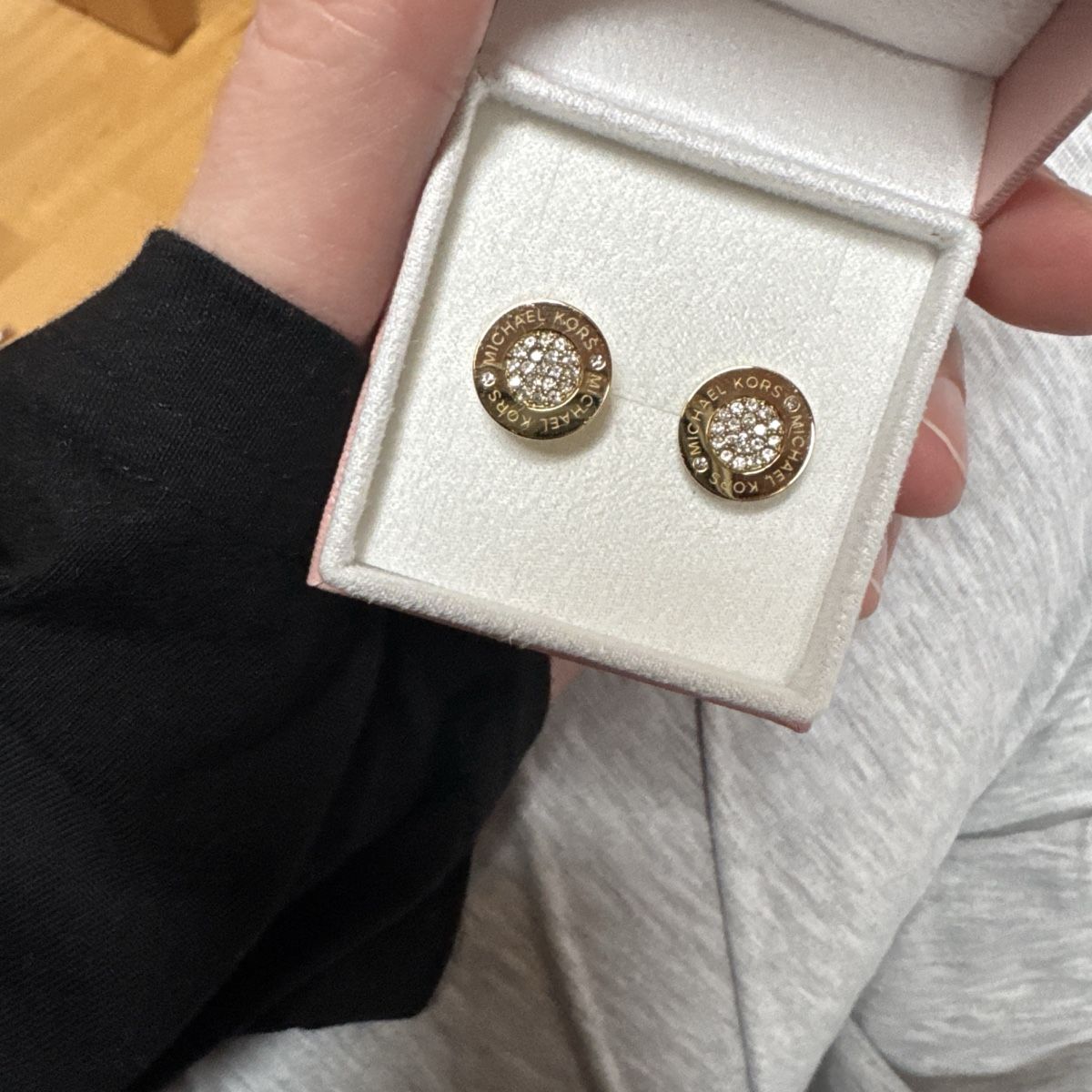 Michael Kors Orecchini pendenti & Orecchini a lobo: Michael Kors orecchini oro con strass – Nuovo (secondo la descrizione) da Faido venduto da sof_6jgl