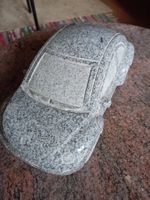 VW Beetle in Stein gemeisselt