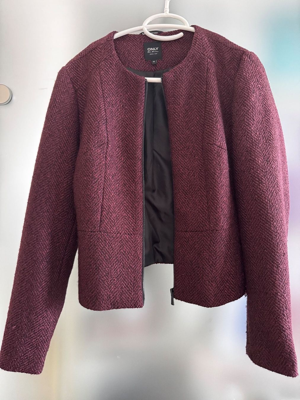 Only Vestes: Blazer von ONLY, Bordeaux, Gr. 36 – D'occasion à Montlingen par timolino12