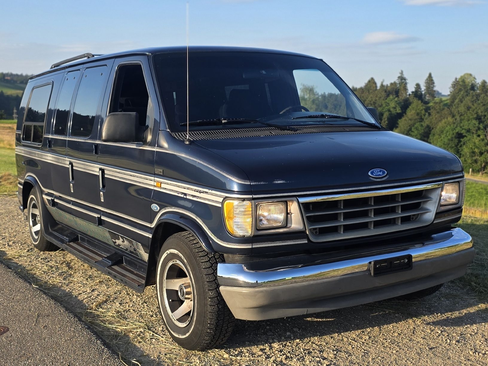 Ford (Usa) Autos: Ford Econoline V8 – D'occasion à Pieterlen par LeroyClassicMotors