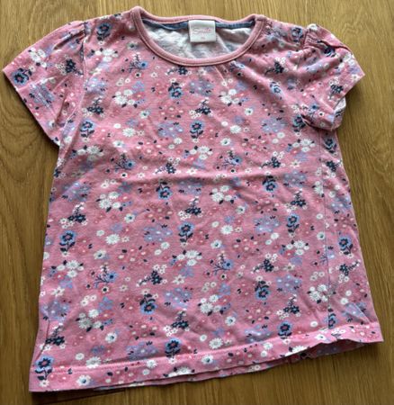 Süsses Smile T-Shirt, Grösse 86, rosa mit Blumenmuster!