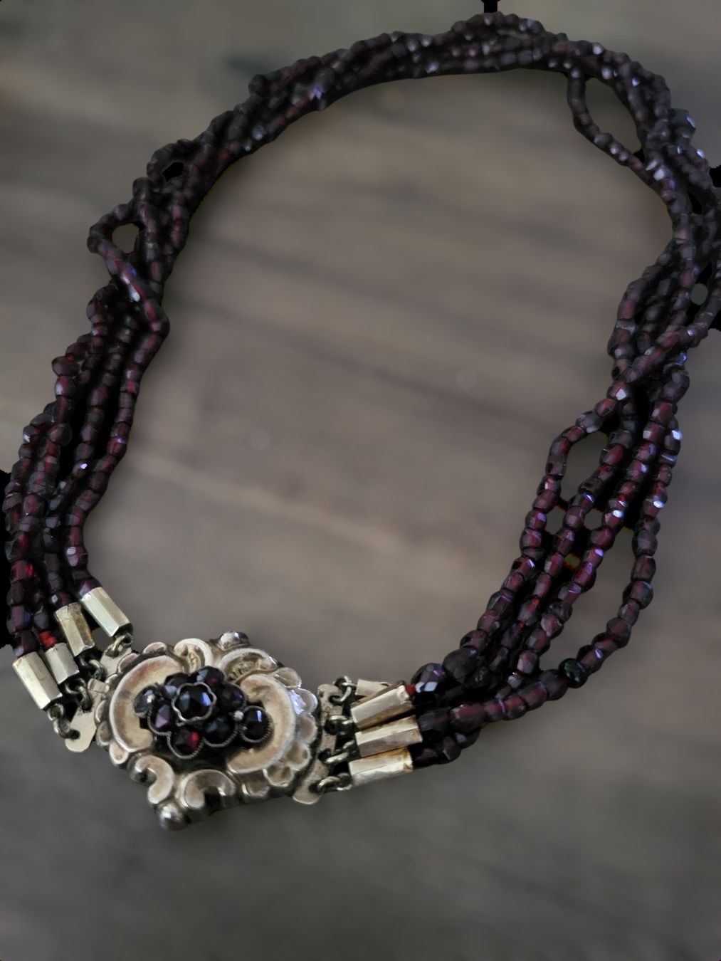 Catenine: Elegantes Kropfband mit Granaten – Nuovo (secondo la descrizione) da Unterägeri venduto da Altgoldschmuck 1