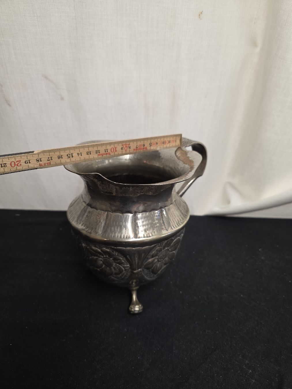 Casseroles: Krug mit Blumenmuster versilbert H 17cm Deko gebraucht – D'occasion à Wolfertswil par Antiko 1