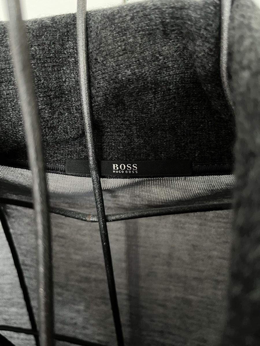 Hugo Boss Vestiti: Robe grise Hugo Boss – Nuovo (secondo la descrizione) da St. Prex venduto da Nikolletta 4