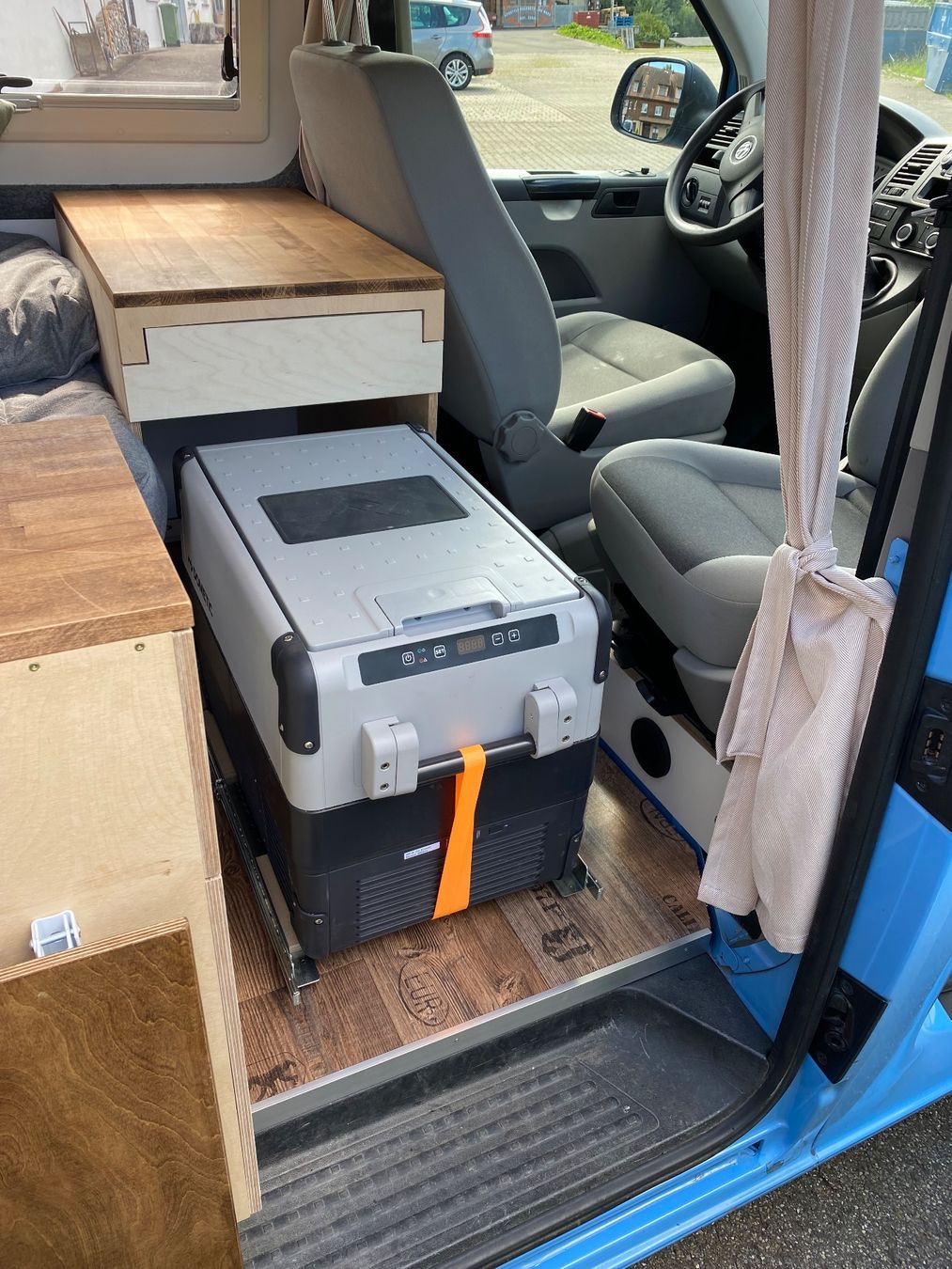 VW Veicoli da campeggio: VW T5 Transporter Camper Ausbau – Usato da Unterägeri venduto da bas_rz62 3