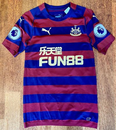 Newcastle United away Shirt mit Schär - Saison 2018/19