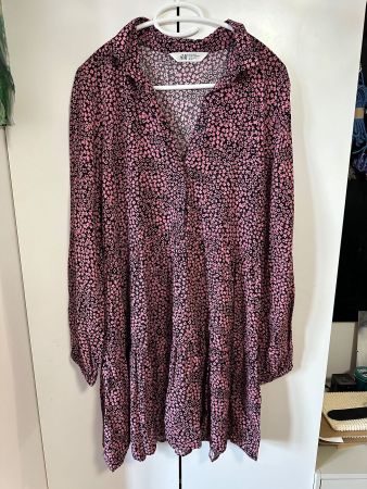 Schwarz-rosarotes Blumenkleid H&M (170)