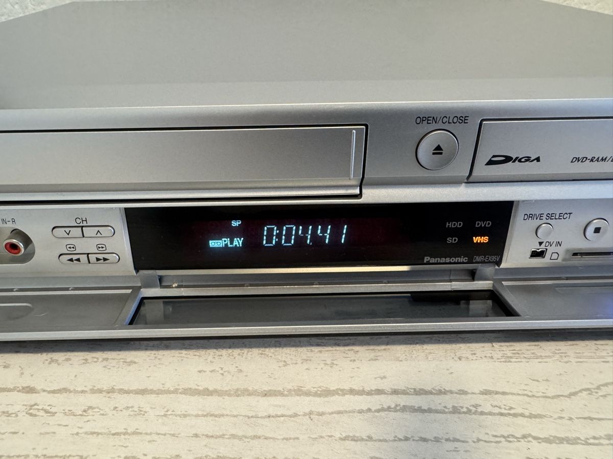 Panasonic Enregistreurs: Panasonic DMR-EX95V HDD/DVD/VHS Recorder – D'occasion à Zunzgen par milesdavis76 2