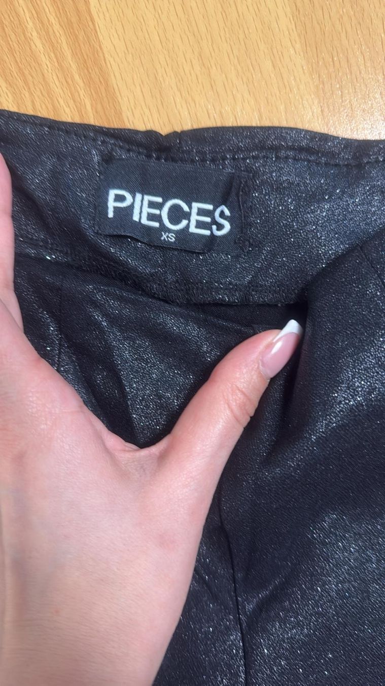 Pieces Pantaloni: Pieces Glitzer Hose – Nuovo (secondo la descrizione) da Zürich venduto da TG014