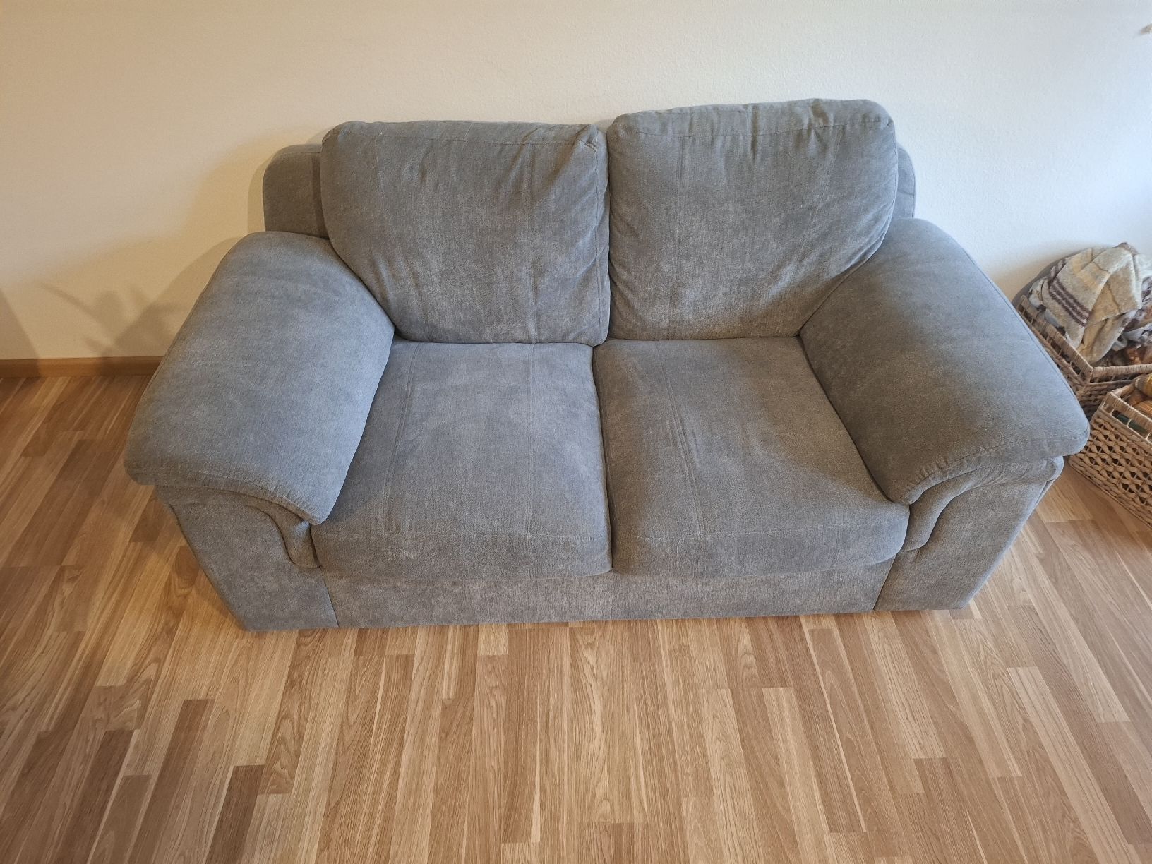 Sofas: 2er Sofa Hellgrau – Gebraucht aus Uzwil von Timzanetti 1