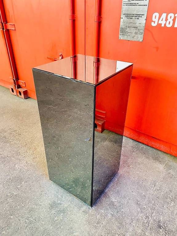 Regale: Présentoirs Cube Mirroirs – Gebraucht aus Orbe von con_2vql