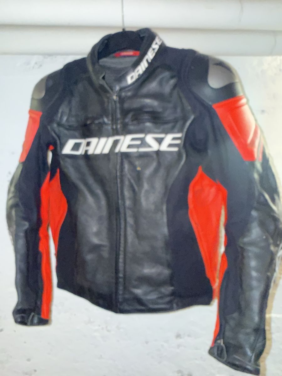 Dainese Vestes: Dainese Leder Motorradjacke Gr.48 – D'occasion à pratteln par Bogi94