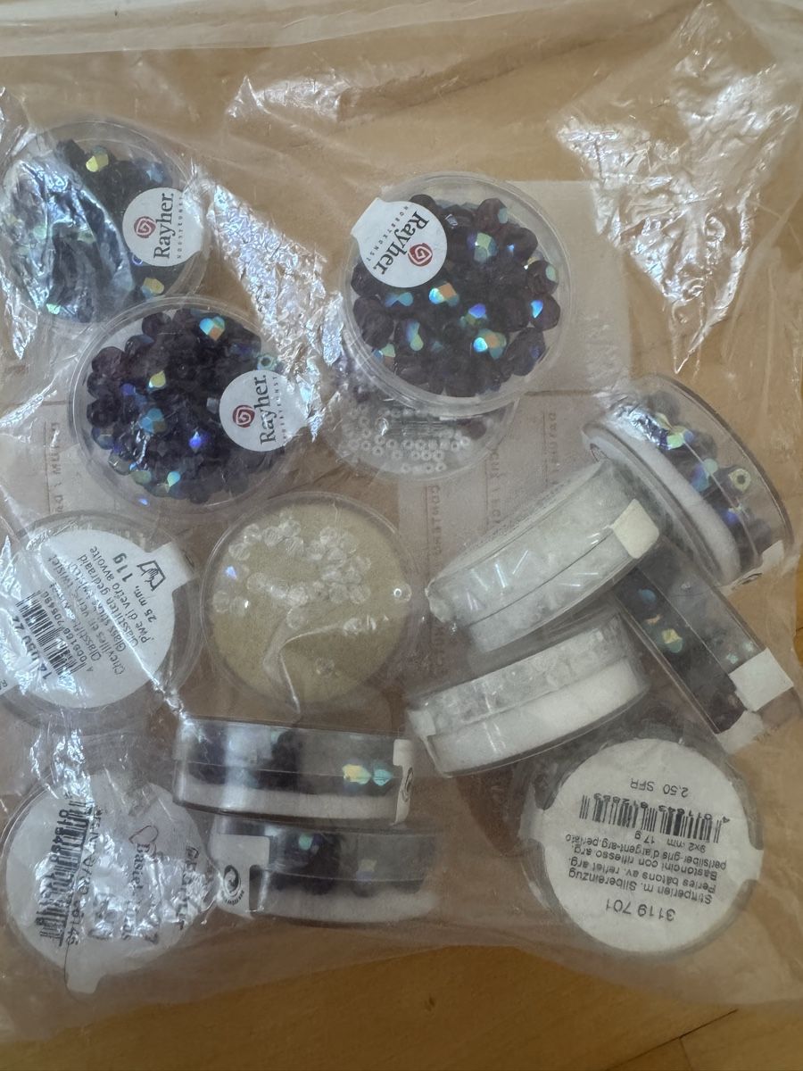 Kit bricolage: Bastelperlen verschiedene Farben und Grössen – Nuovo e nell'imballaggio originale da Windisch venduto da Shakira085