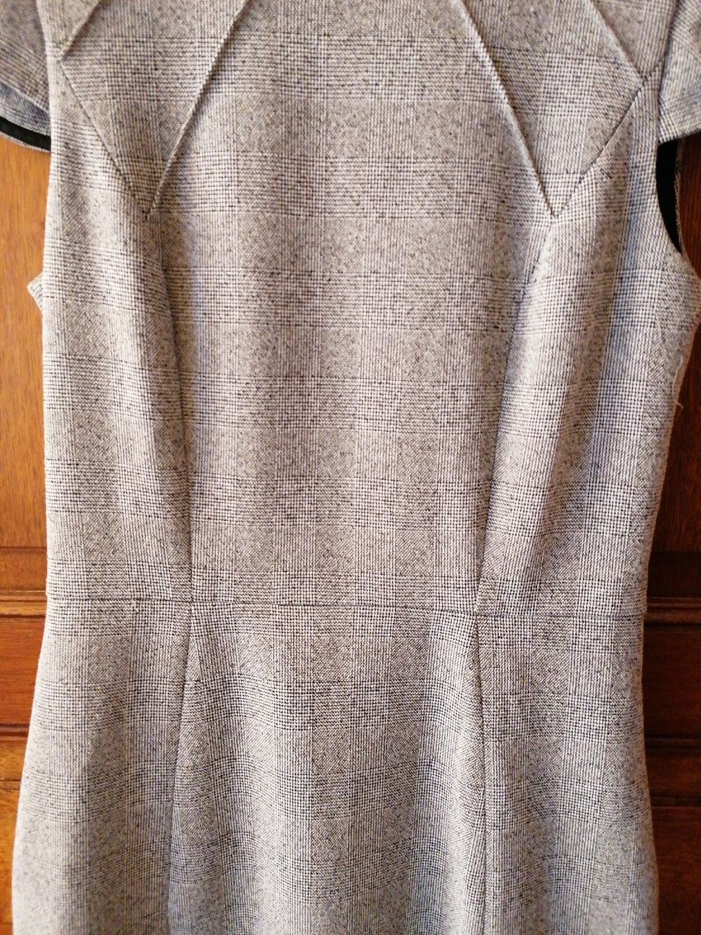 Vestiti: Kleid ,tailliert,36 – Usato da Solothurn venduto da Shanty.20 6