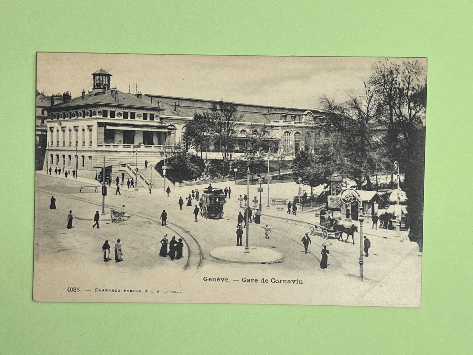 Cartes postales: Genève - Gare de Cornavin - belebt - Oldtimer – D'occasion à Steg VS par _vinci_